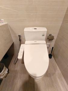 Luxury 2BR 2BA - 5 mins Walk to Emsphere Mall