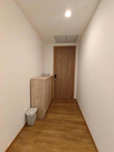 Luxury 2BR 2BA - 5 mins Walk to Emsphere Mall