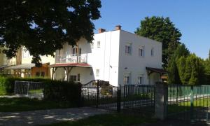 Apartment with Terrace room in Horst Apartmanok