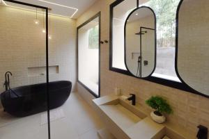 Villa Garden Hill not overlooked pool gym jacuzzi sauna