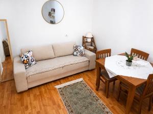 Cozy Apartment, Free Parking near Dajti Cable Car, BunkArt