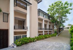 Rosewood Retreat Bhimtal - Luxury Lake View Resort on Bhimtal Lake