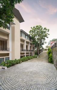 Rosewood Retreat Bhimtal - Luxury Lake View Resort on Bhimtal Lake