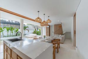 Luxury 3BR Villa Opal Pool Sunset Berawa Canggu