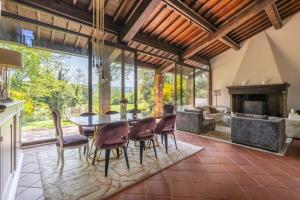 Designer Villa with Private Garden & Jacuzzi
