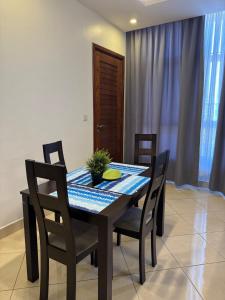 Q Homes Executive Suite