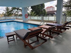 Q Homes Executive Suite