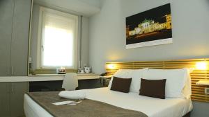 Smart-House-Central-Rent-Rooms-With-Air-Conditioning FREE PARKING
