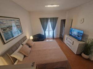 Modern and cozy studio apartment 2 min from the sea and center