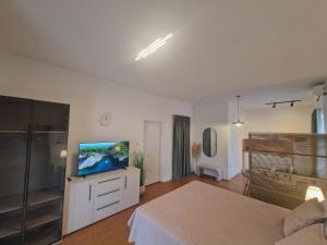 Modern and cozy studio apartment 2 min from the sea and center