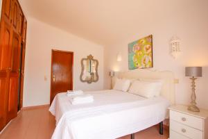 Villa Rosé - com piscina aquecível e BBQ em Carvoeiro