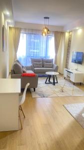 stunning one bedroom apartment with ample parking space, heated swimming pool fully equipped gym and amazing city views