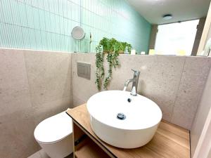 Designer Gem in Vinohrady - 1 min to Metro - 4 px