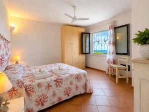 Sea View Three-Bedroom House 50m from the Beach 2