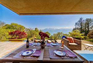 Luxury Villa Retreat with Garden Lake Views & Nature Setting by GuestLee
