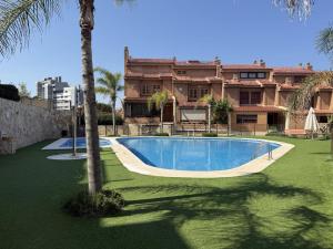 Vistas Panorámicas al Mediterráneo y 2 Piscinas By Turihome