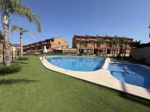 Vistas Panorámicas al Mediterráneo y 2 Piscinas By Turihome