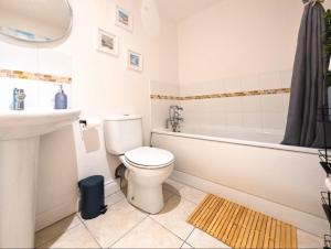Stylish 2Bedroom Apartment En-Suite & Pool Table