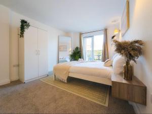 Stylish 2Bedroom Apartment En-Suite & Pool Table
