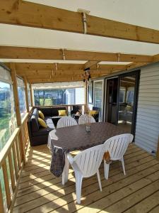 Chalet near the sea with garden and shared pool