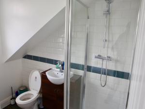 Homely En-Suite for Solo or Business Stay near Westfield Stratford