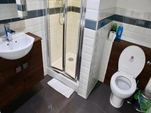 Homely En-Suite for Solo or Business Stay near Westfield Stratford