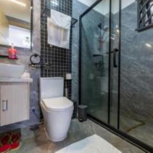 Elegant escape apartment with free parking space,fully equipped gym, swimming pool children playing ground area and amazing city views