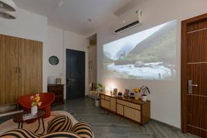 Glowing Ember 1Bedroom Apartment with 5mins step to Notre Dame Cathedral District 1