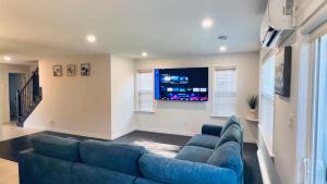 Modern 3 beds plus 2 and half bath spacious family home