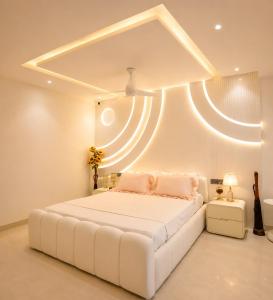 The Ivory Mansion Ultra Luxury 4BR Villa with Rooftop Jacuzzi & Party lounge