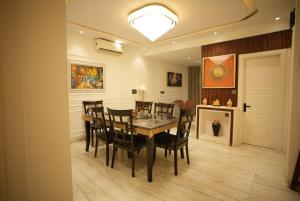 The Ivory Mansion Ultra Luxury 4BR Villa with Rooftop Jacuzzi & Party lounge