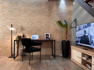 The Hangar Loft - Leonoardo, Center & Parking