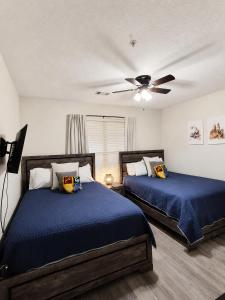 Dog-friendly condo on ground floor with fast WiFi, shared pool, hot tub, & WD