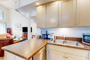 Sierra Park Villas 11 C