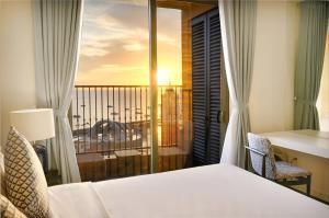 Seventeen Phu Quoc Apartments - Hillside & Firework view