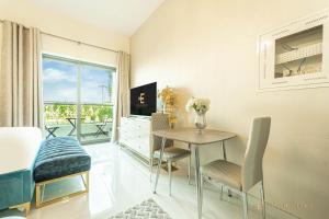 EverluxeLiwan Spacious Studio