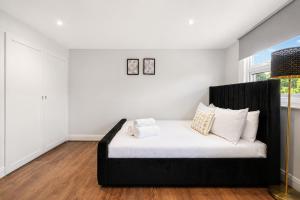 2 Bed Top Floor Apt Kensington London W8