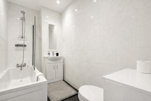 2 Bed Top Floor Apt Kensington London W8