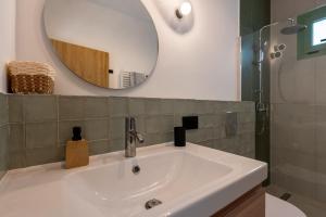 Asini deluxe suite 7, with rooftop terrace and breathtaking views