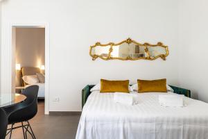 Exclusive Luxury Apt per 4, 100m Duomo, AC e Wi-Fi