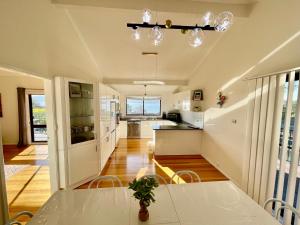 3BR Retreat with Sunset Views over Brisbane Water