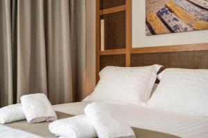Elysian Beachfront Luxury Suite with Jacuzzi - Sea & City View - ADULTS ONLY