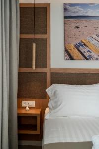 Elysian Beachfront Luxury Suite with Jacuzzi - Sea & City View - ADULTS ONLY