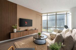 Beautiful 2BR 2BA w 4 Beds Near Yorkville Bloor