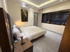 101 JRE apartment with stunning boulevard veiw