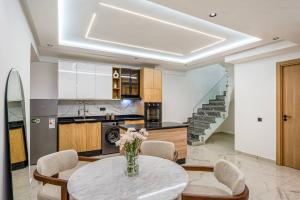 Luxury 3BR Duplex in CityCenter Pool Hivernage