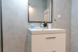 Bogucice Modern Apartment by BookingHost