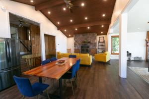 Lakefront Retreat with Gazebo Fire Table & Fishing
