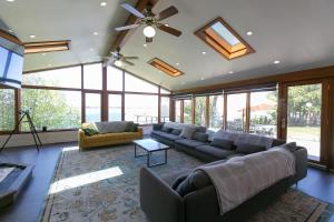 Lakefront Retreat with Gazebo Fire Table & Fishing