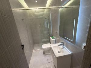 102 JRE apartment with stunning boulevard veiw